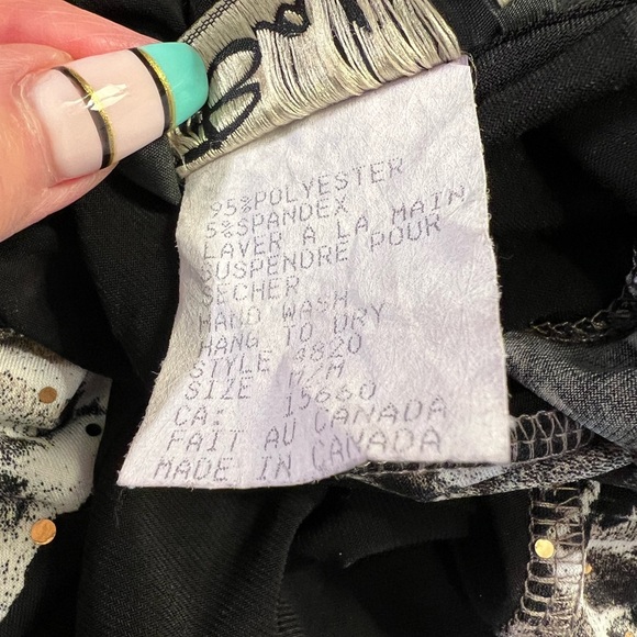 Bali Black & White Animal Print Pullover Top, Size M - Picture 12 of 12